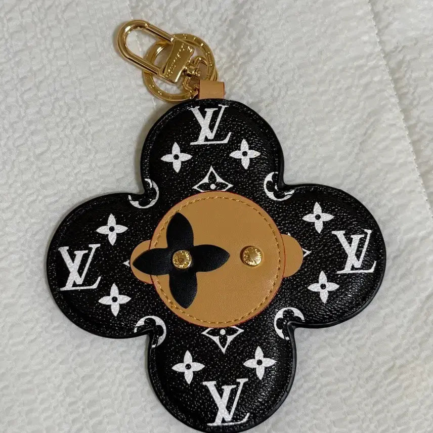 [BUNJANG] Vivienne Flower Black Keyring / 비비엔 플라워 블랙 키링