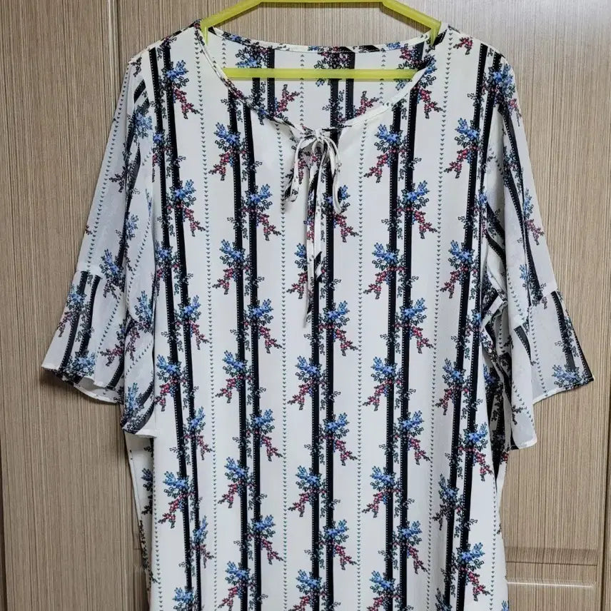 [BUNJANG] Floral Stripe Blouse / 화사한 꽃무늬 블라우스 77~88