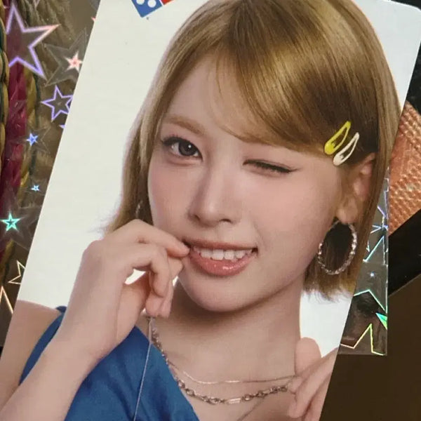 [BUNJANG] Domino's Pizza x Le Sserafim Kazuha Photocard / 도미노피자 리센느 메이 포카