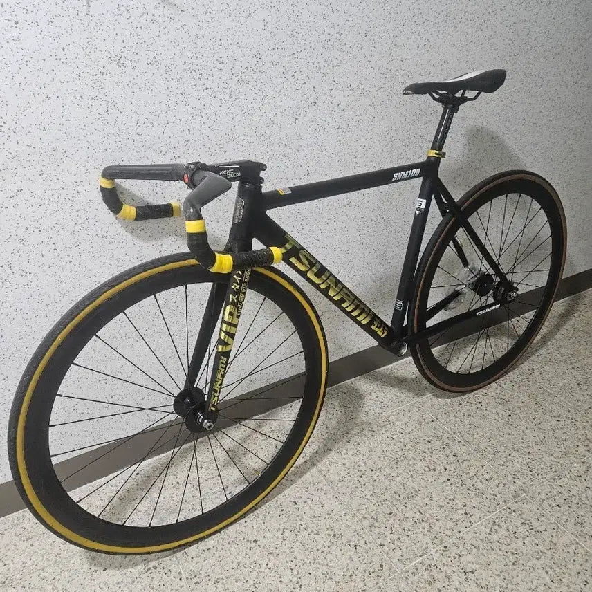 [BUNJANG] Tsunami SNM100 Gold Black Frame with Unknown Oreo Saddle, Thomson Seatpost, and KCNC Stem / 쓰나미 snm100 금장 블랙