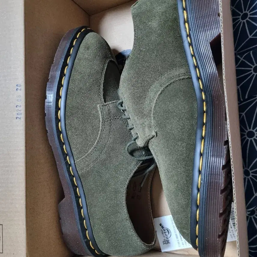 [BUNJANG] Dr. Martens 2046 Suede Olive Size 5 / 닥터마틴 2046 스웨이드 올리브 5사이즈 판매합니다