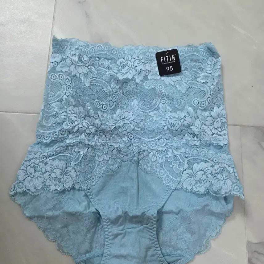 [BUNJANG] 3-Pack Cotton Briefs (Size 95) / 새 팬티 3장