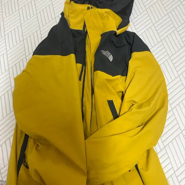 [BUNJANG] The North Face Yellow Windbreaker Jacket / 노스페이스 노란색 바막