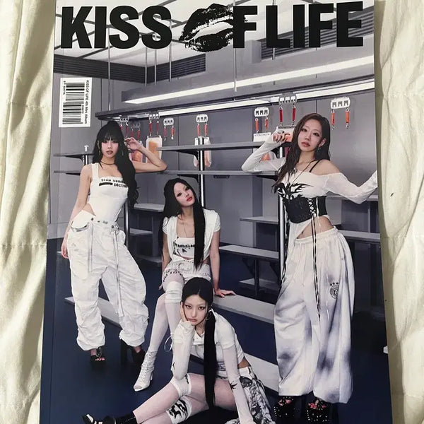 [BUNJANG] KISS OF LIFE 4th Mini Album 224 Magazine Ver. / KISS OF LIFE (키스오브라이프) - 미니앨범 4집 : 224 [Magazine Ver.]