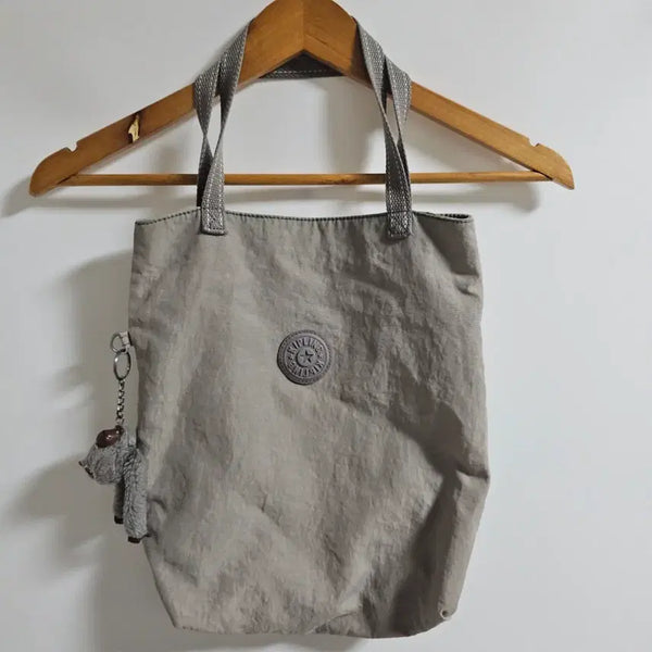 [BUNJANG] Kipling Nylon Shoulder Bag / Eco Bag with Monkey Keychain (Authentic) / 정품 키플링(Kipling) 원숭이 키링 포함 나일론 숄더백 / 에코백