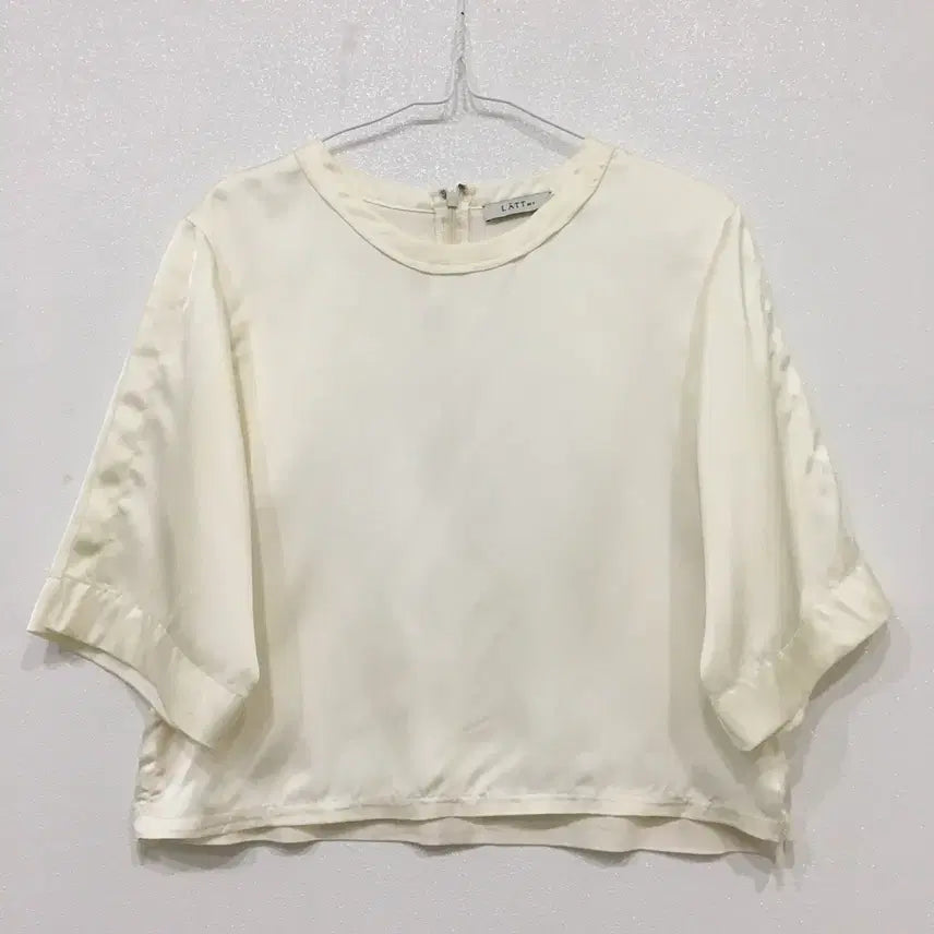 [BUNJANG] LATT by T Satin Blouse Ivory / LATT 래트바이티 새틴 블라우스 55