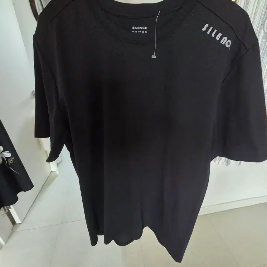 [BUNJANG] Silence Logo Short Sleeve T-shirt Black Size 105 / 사일런스 로고 반팔티 블랙 사이즈105