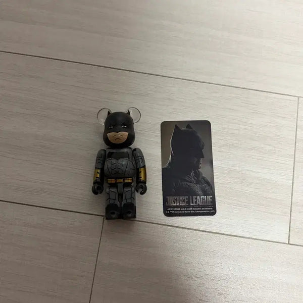 [BUNJANG] Bearbrick Series 35 Hero Batman Collectible Toy / 베어브릭 35탄 (히어로 / 배트맨)