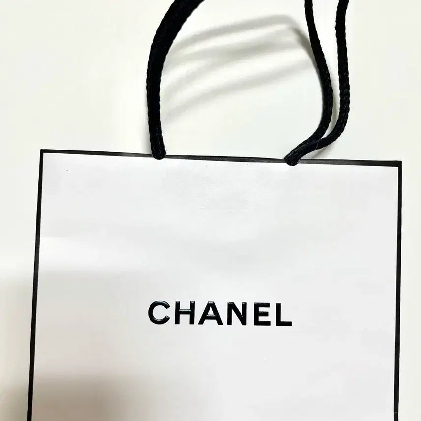 [BUNJANG] Chanel Beauty Mini Shopping Bag / 샤넬 뷰티 쇼핑백