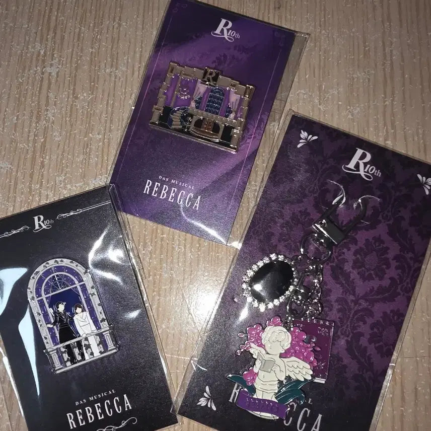 [BUNJANG] Musical Rebecca Bundle Set Keychain & Badge / 일괄) 뮤지컬 레베카 키링 뱃지 뮤지컬 md 연뮤 굿즈