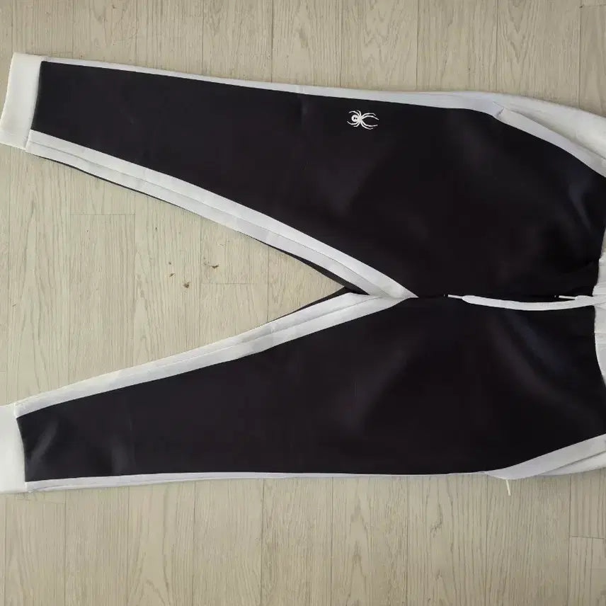 [BUNJANG] Spider Training Pants Black White Line / 스파이더 트레이닝 팬츠 블랙 화이트 라인