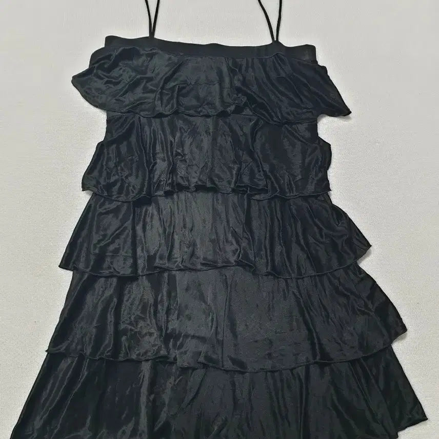 [BUNJANG] Guess Black Frill Ruffle Tank Dress L / 게스 블랙 프릴 캉캉 끈나시 원피스 L 여성95