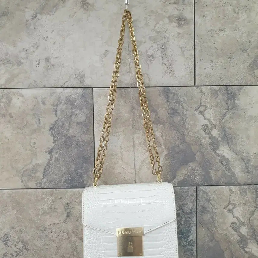 [BUNJANG] Carlyn Amber Crocodile Embossing Chain Bag White / 칼린 엠버 크로커다일 엠보싱 체인백 화이트