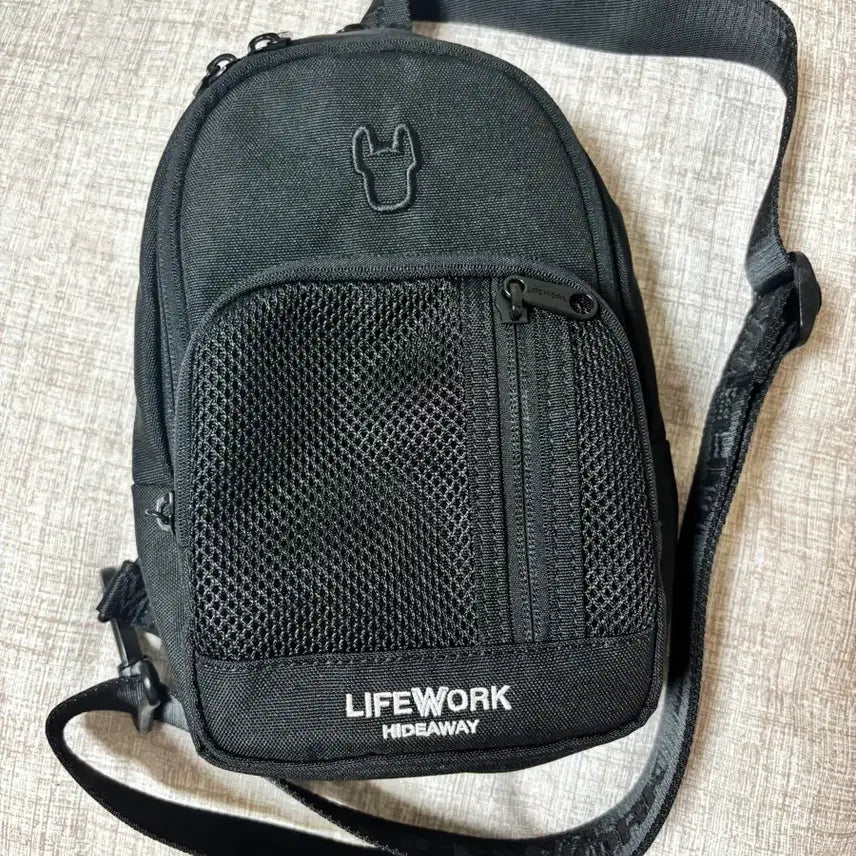 [BUNJANG] Life Work Black 2-Way Mini Radok Logo Sling Bag / 라이프워크 블랙 2WAY 미니 라독로고 슬링백 힙색 가방 크로스백