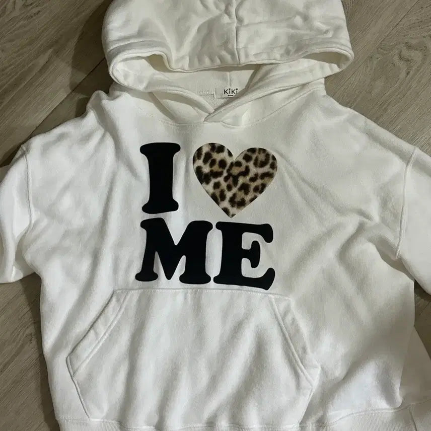 [BUNJANG] KiKi Seoul White Cropped Hoodie Leopard Heart Print / KiKi Seoul 화이트 크롭 후드티 / 레오파드 하트 / 상태양호