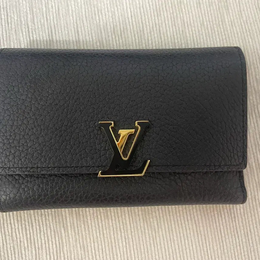 [BUNJANG] Louis Vuitton Capucines Compact Wallet Black / 루이비통 카퓌신 컴팩트 월릿 블랙(백화점 정품)