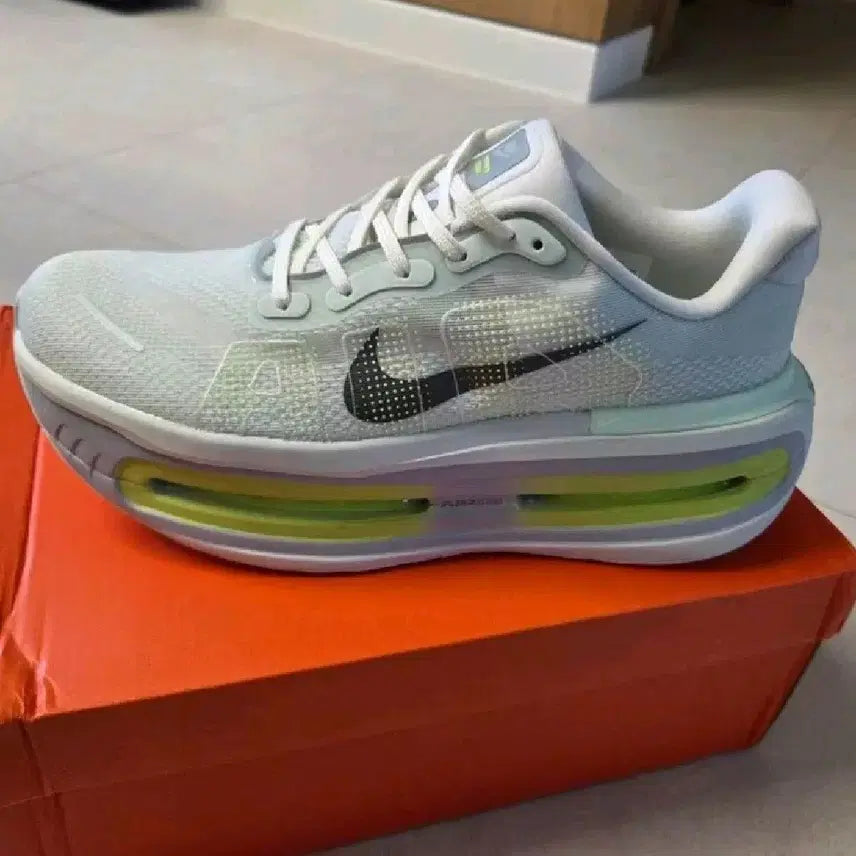 [BUNJANG] Nike Vomero Premium Running Shoes / 나이키 보메로 프리미엄은 최상급 쿠셔닝 런닝화 에어 운동화제품