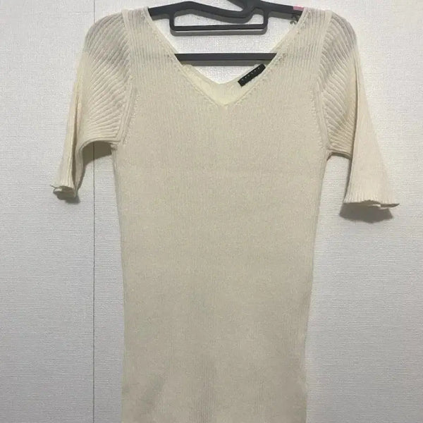 [BUNJANG] Sisley V-Neck Ribbed Knit Sweater / 시슬리 브이넥 골지니트