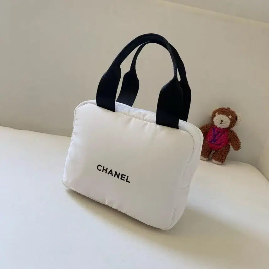[BUNJANG] Chanel Beauty Padded Waterproof Pouch Tote Bag White / 샤넬뷰티 패딩 방수파우치 토트백 화이트