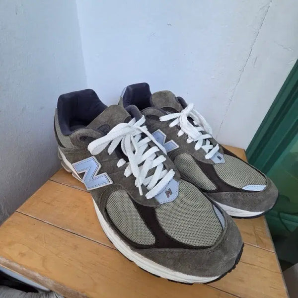 [BUNJANG] New Balance 2002R Special Vintage Khaki Sneakers / 뉴발란스 2002R 스페셜 빈티지 카키 300