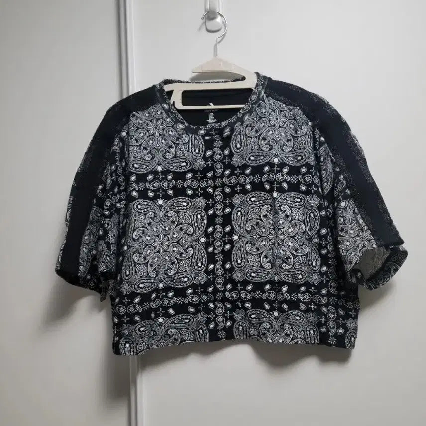[BUNJANG] Converse Paisley Short Sleeve Crop T-Shirt / 컨버스 페이즐리 반팔 크롭 티셔츠