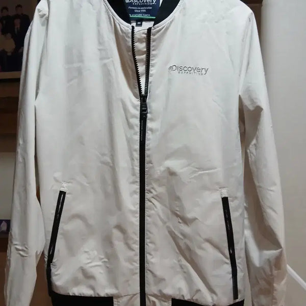 [BUNJANG] Discovery Expedition White Windbreaker Jumper / 디스커버리 익스페디션 바람막이 점퍼 화이트