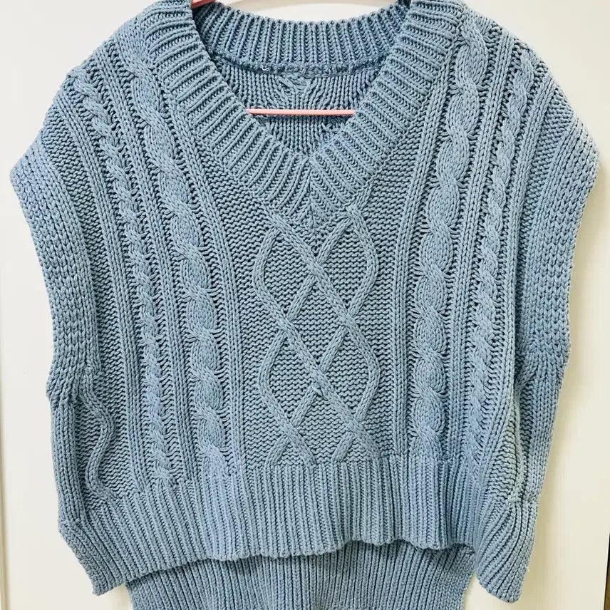 [BUNJANG] Light Blue Cable Knit Vest / 소라 니트 조끼