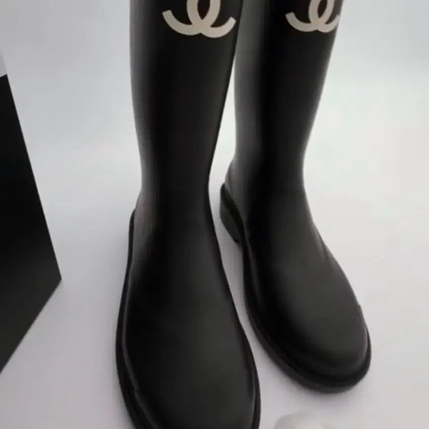 [BUNJANG] Chanel Black CC Logo Rain Boots / 샤넬 블랙 CC 로고 레인부츠