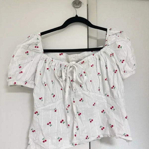 [BUNJANG] Dayrose Cherry Pattern Puff Sleeve Blouse White / 데이로제 에이블리 화이트 체리 패턴 퍼프 소매 블라우스