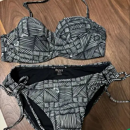 [BUNJANG] Roxy Bikini Swimsuit Black White Pattern S / 록시 비키니 수영복 블랙 화이트 패턴 S