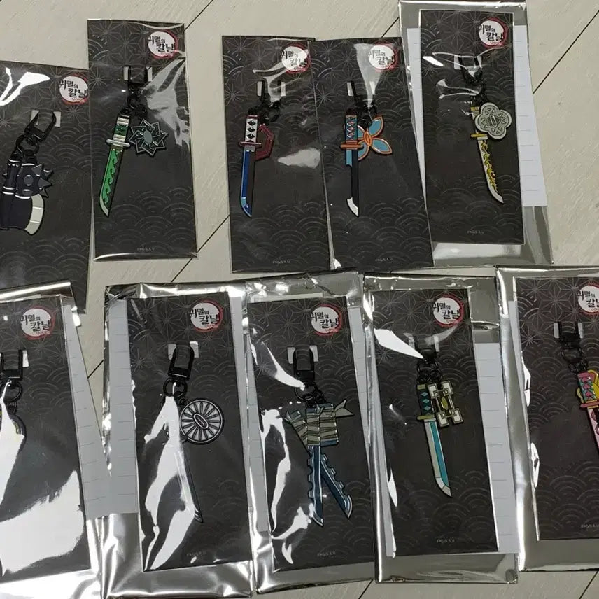 [BUNJANG] Demon Slayer Nichirin Blade Keychain Set (10 Types, Sealed) / 귀멸의칼날 일륜도 키링 전종 최저가 판매 10종 기유 무이치로 젠이츠 포함 미개봉 일괄