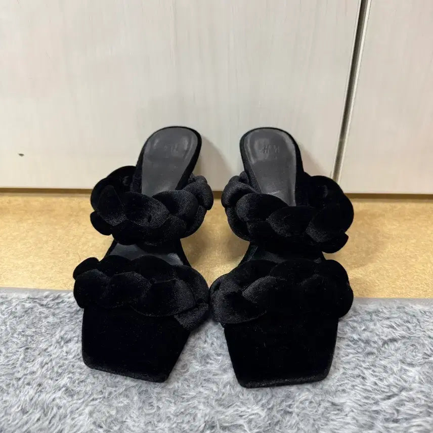 [BUNJANG] H&M Velvet Open-Toe Heels (Size 36) / h&m 벨벳 오픈토힐(36)