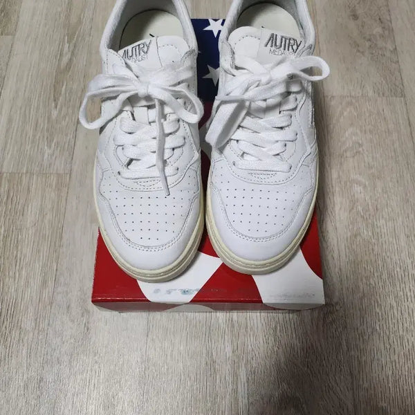 [BUNJANG] Autry Medalist Goat Skin (GG04) Size 39 Sneakers / 오트리 메달리스트 고트스킨(GG04) 39사이즈