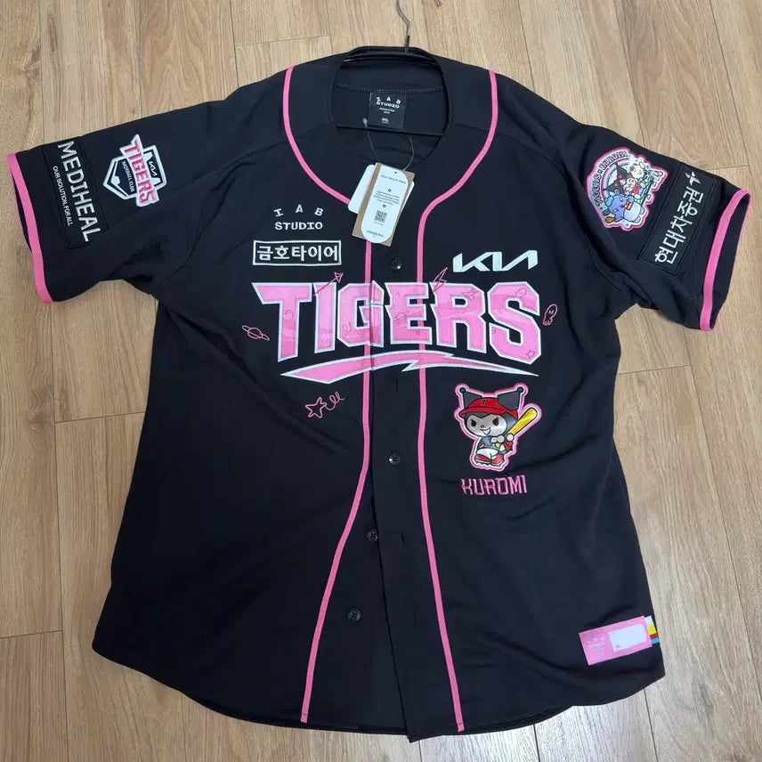 [BUNJANG] Kia Tigers Kim Do-young Authentic Kuromi Collaboration Jersey 3XL / 기아타이거즈 어센틱 쿠로마 김도영 열마킹 싸인 3XL