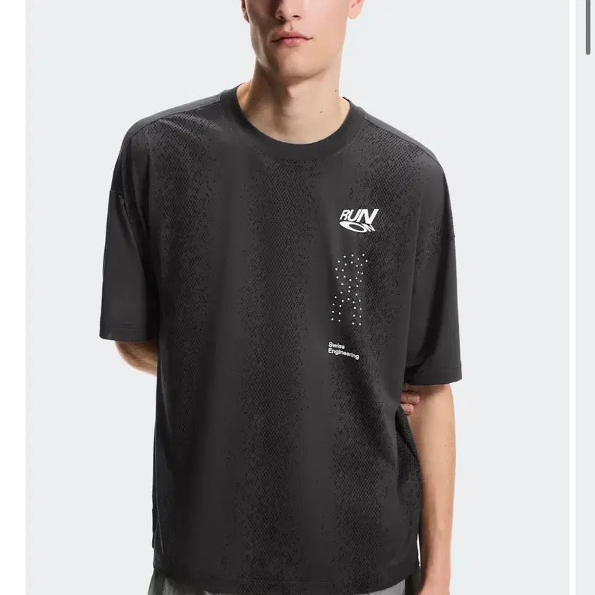 [BUNJANG] On Running Performance Volt-T Short Sleeve T-Shirt - Size M (100-105) / 온러닝 러닝용 반팔(Performance Volt-T) M 100-105 사이즈 개급처