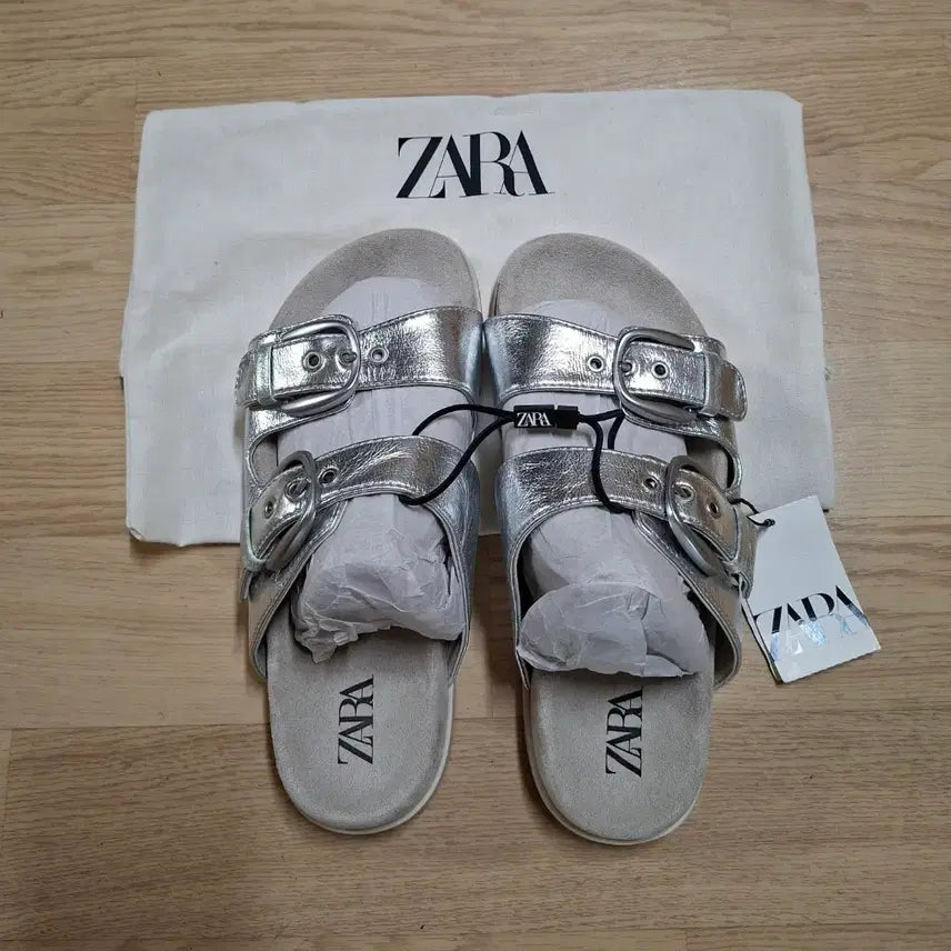 [BUNJANG] ZARA Silver Buckle Strap Sandals / ZARA 실버 버클 스트랩 샌들 240 (새상품)