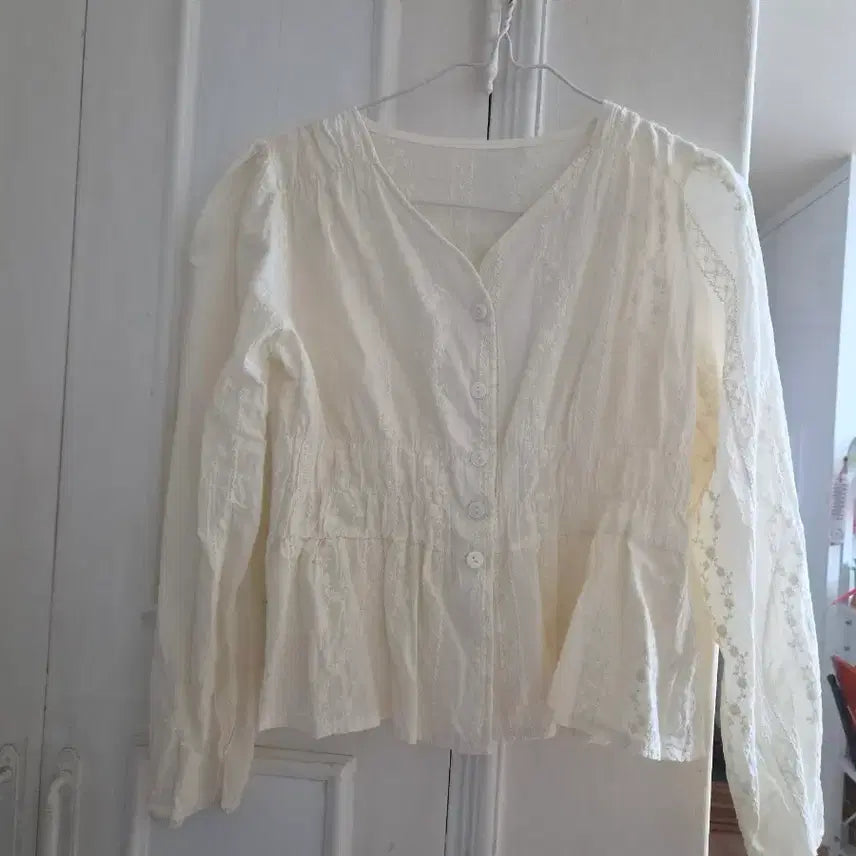 [BUNJANG] Cotton Embroidered Blouse / 면 자수  블라우스