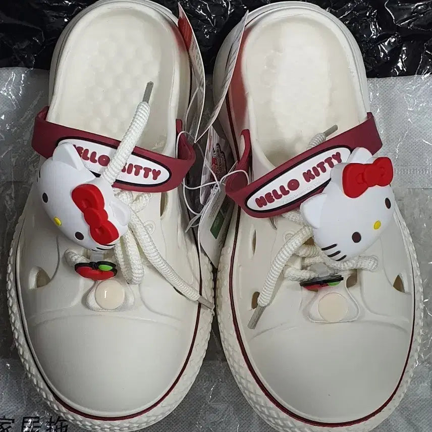 [BUNJANG] Hello Kitty White Sandals / 키티 샌들