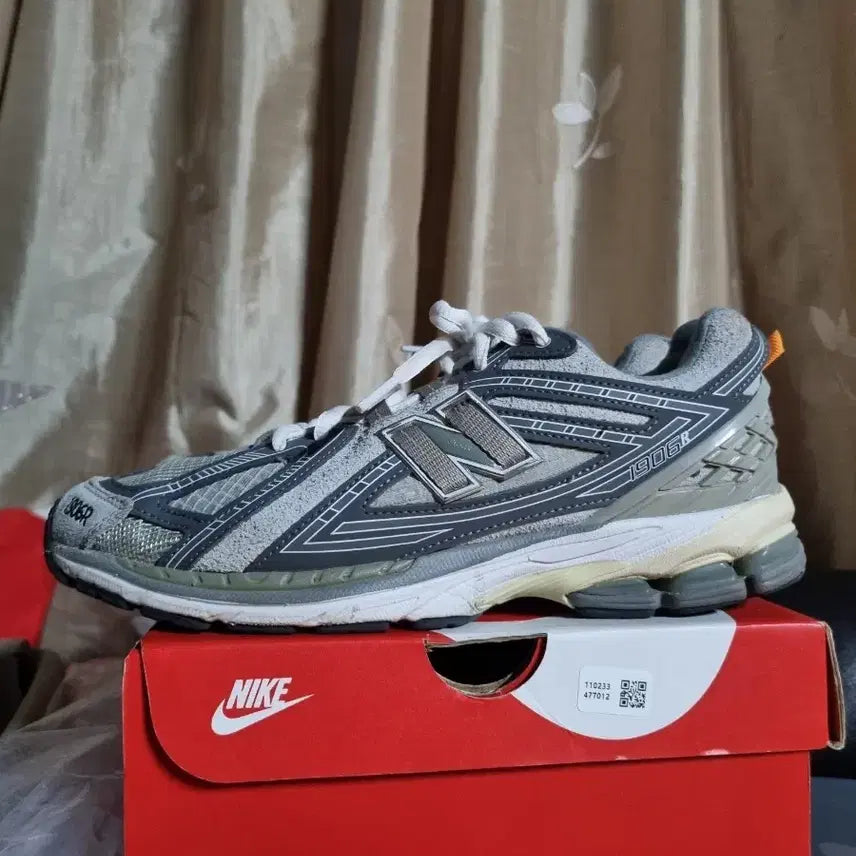 [BUNJANG] New Balance x INVINCIBLE x N.HOOLYWOOD 1906R Grey / 뉴발란스 x 인빈시블 x N.훌리우드 1906R 그레이 275