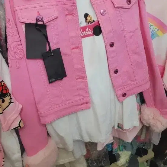 [BUNJANG] Blumarine x Hello Kitty Pink Denim Jacket with Fur Collar / 블루마린 헬로키티 핑크 데님 자켓 퍼 카라