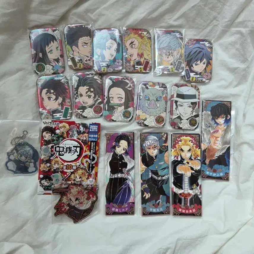[BUNJANG] Demon Slayer: Kimetsu no Yaiba Can Badges & Acrylic Keyrings Bundle Set / 귀멸의 칼날 캔뱃지 등 일괄