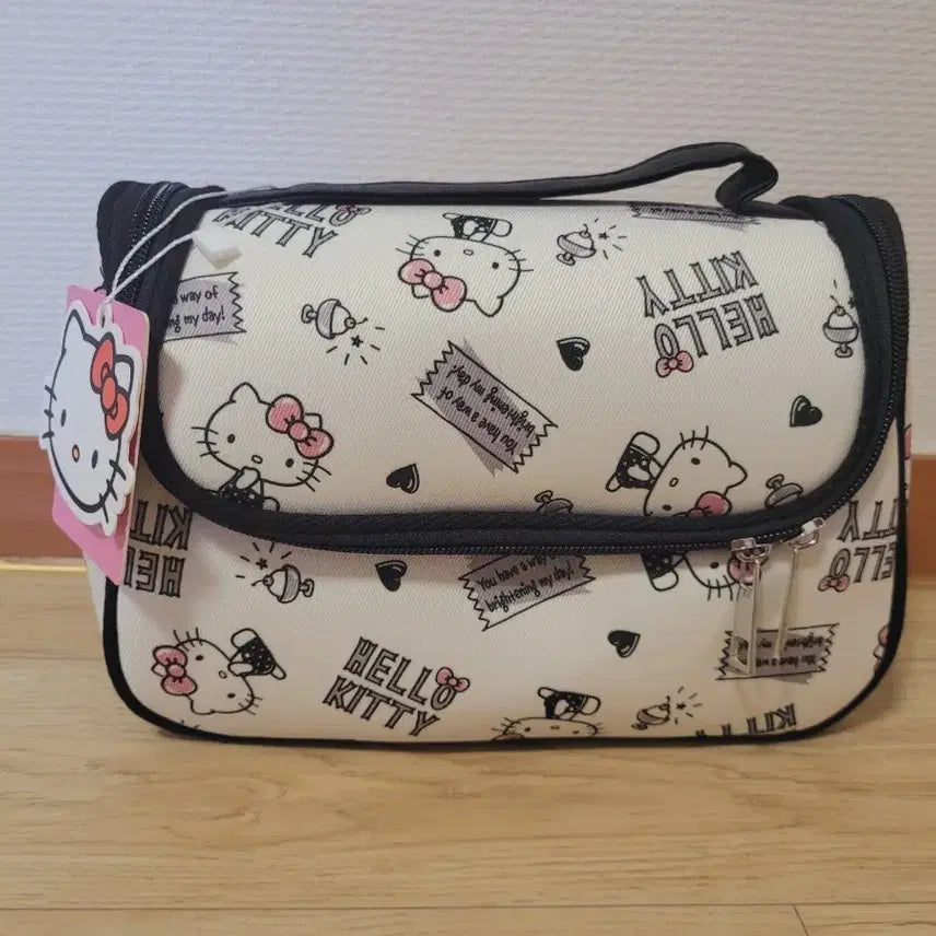 [BUNJANG] Sanrio Hello Kitty Cosmetic Pouch Bag / 산리오 헬로키티 키티 파우치 / 화장품 파우치 / 수납 파우치 가방