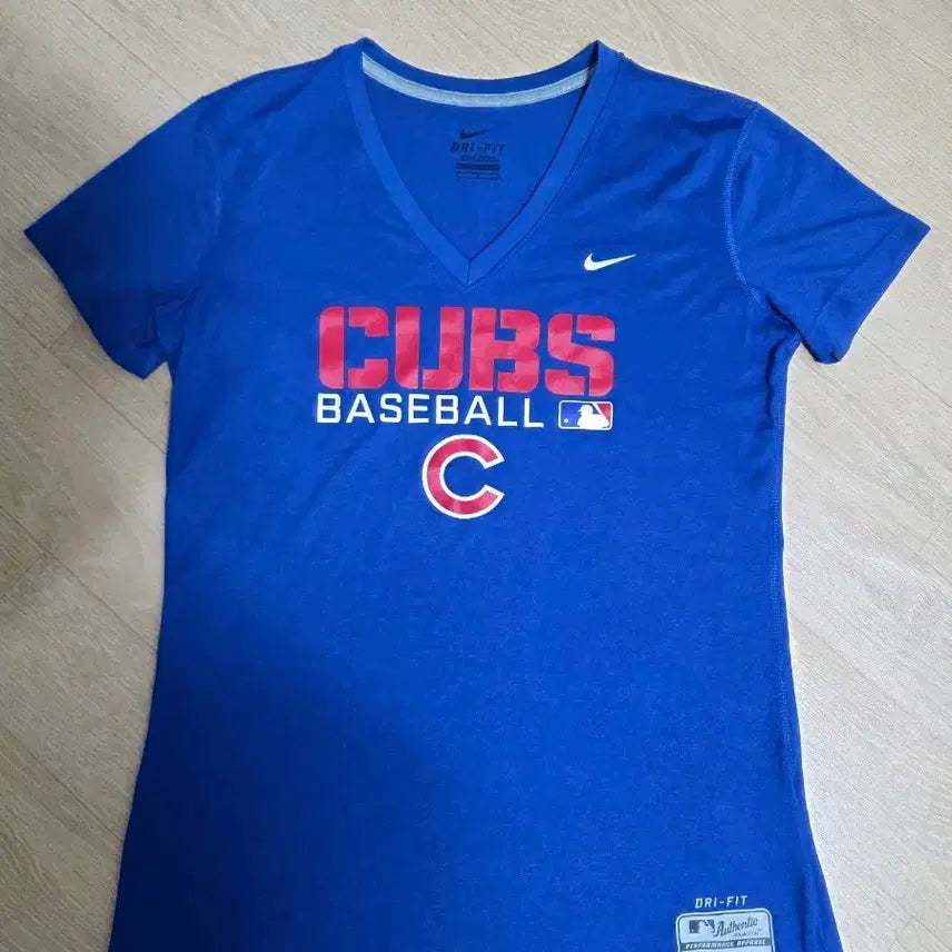 [BUNJANG] Nike MLB Chicago Cubs Dri-FIT V-Neck T-Shirt / 나이키 MLB 시카고 컵스 브이넥 반팔티 S