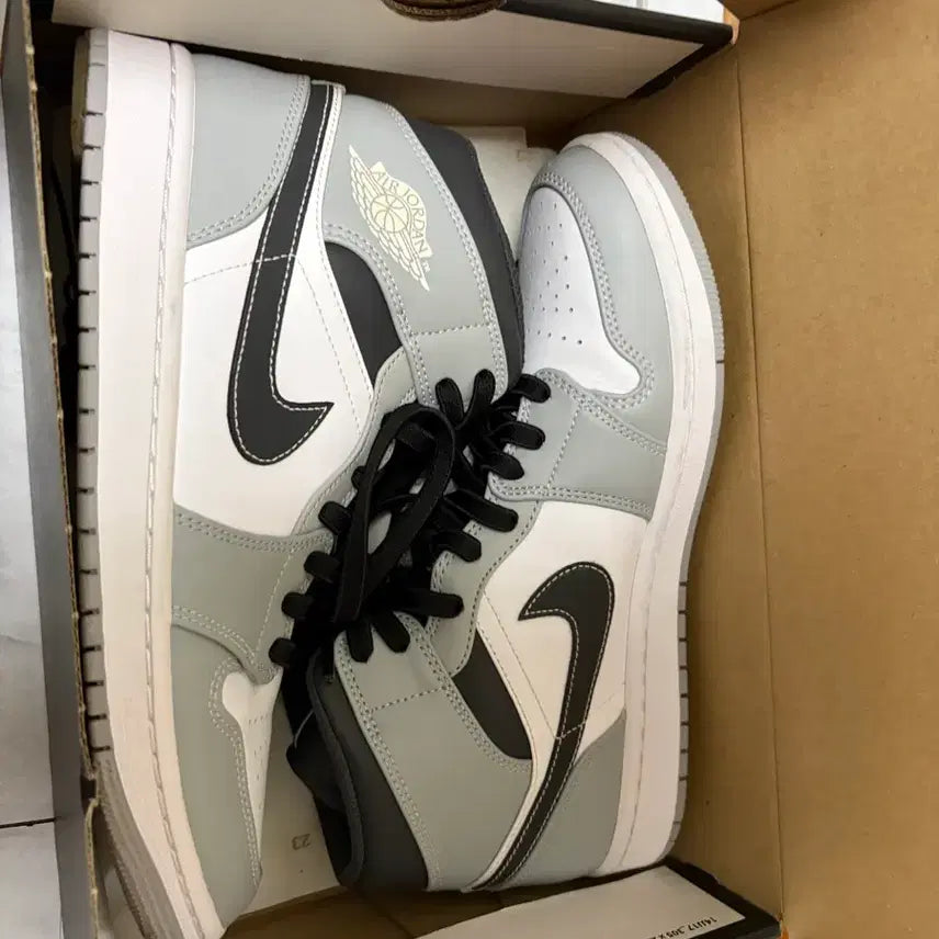 [BUNJANG] Nike Air Jordan 1 Mid Grey White Sneakers / 나이키 에어조던 1 미드 그레이 화이트
