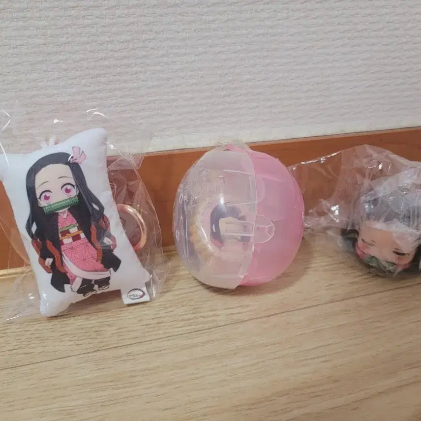 [BUNJANG] Demon Slayer Nezuko Keyring & Capsule Toy Figure Bundle Set / [일괄] 귀멸의칼날 귀멸의 칼날 네즈코 키링 캡슐 토이 피규어