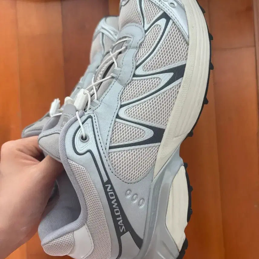 [BUNJANG] Salomon Whisper Luna Rock Sneakers Silver / 살로몬 위스퍼 실버 루나락 250