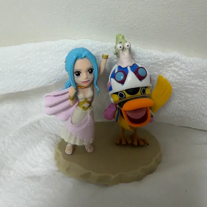 [BUNJANG] One Piece Nefertari Vivi Figure with Carue / 원피스 비비 피규어 (비비 손 파손)