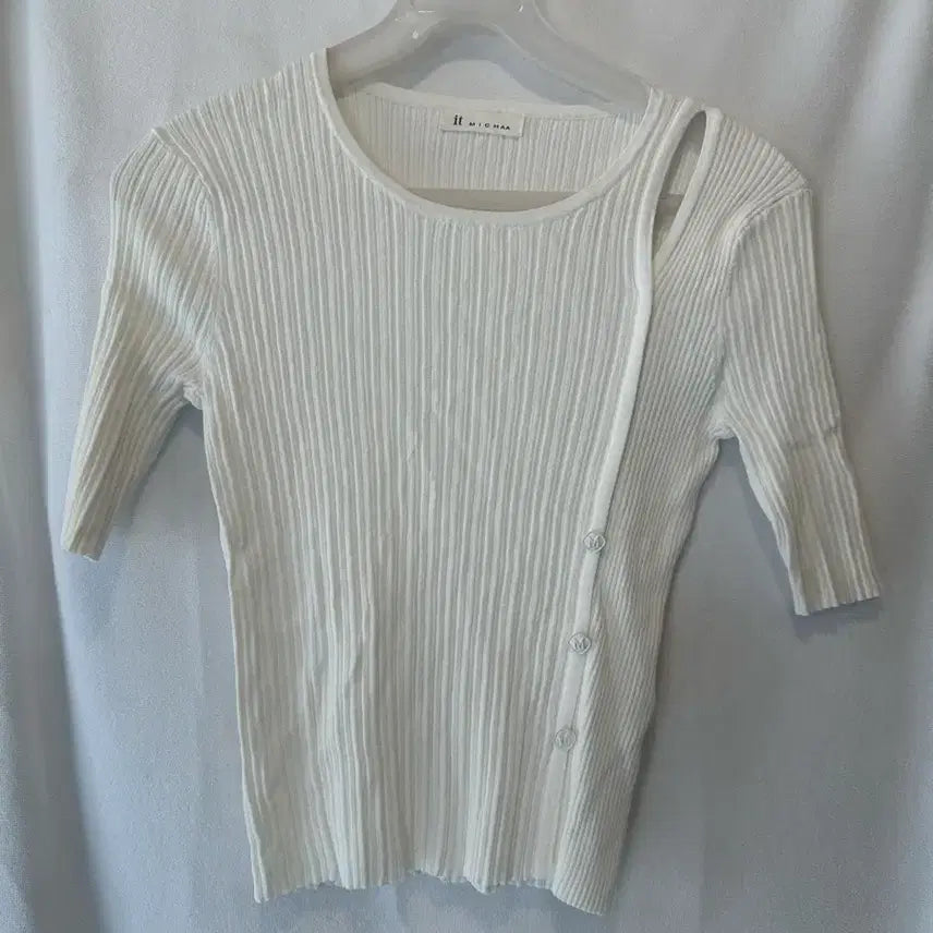 [BUNJANG] Michaa Ribbed Button Short-Sleeve Knit Top / It michaa 잇미샤 골지 버튼 반팔 니트