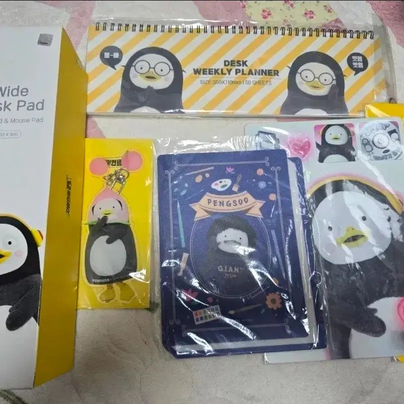 [BUNJANG] Pengsoo Stationery Set (Desk Pad, Planner, Keyring, Stickers, etc.) / 펭수 문구 세트 (데스크 패드, 플래너, 키링, 스티커 등)