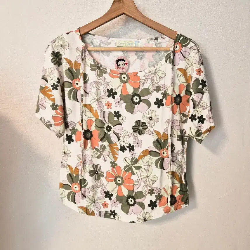 [BUNJANG] Betty Boop Vintage Flower Short Sleeve T-Shirt / 택달린새상품 베티붑(Betty Boop) 빈티지 플라워 반팔 티셔츠 (호칭 95)